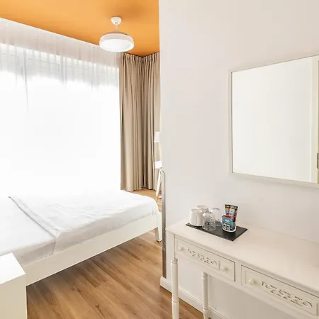Midi Inn Parkhotel Mitte-2